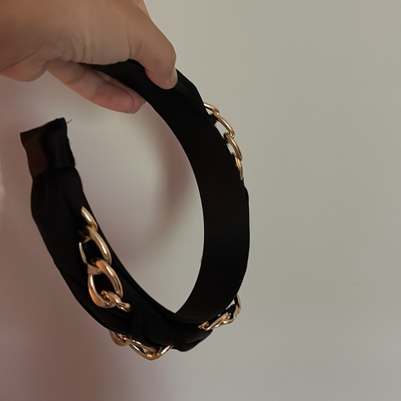 Headband with gold chain - Picture 3 of 4